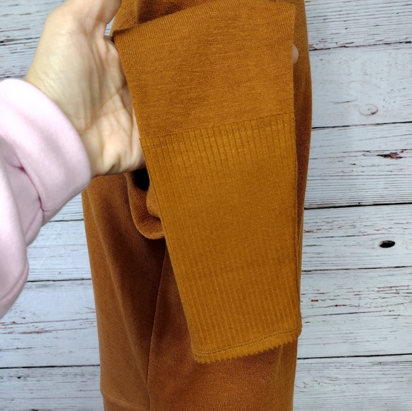 Doe & Rae Mock Neck Sweatshirt - Picture 6 of 10